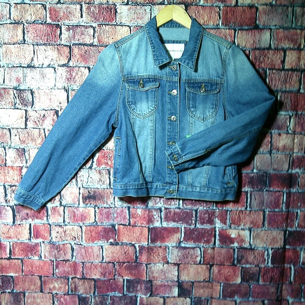 The Style Between Us Distressed Denim Jean Trucker Jacket Women's Size Small - Picture 2 of 6
